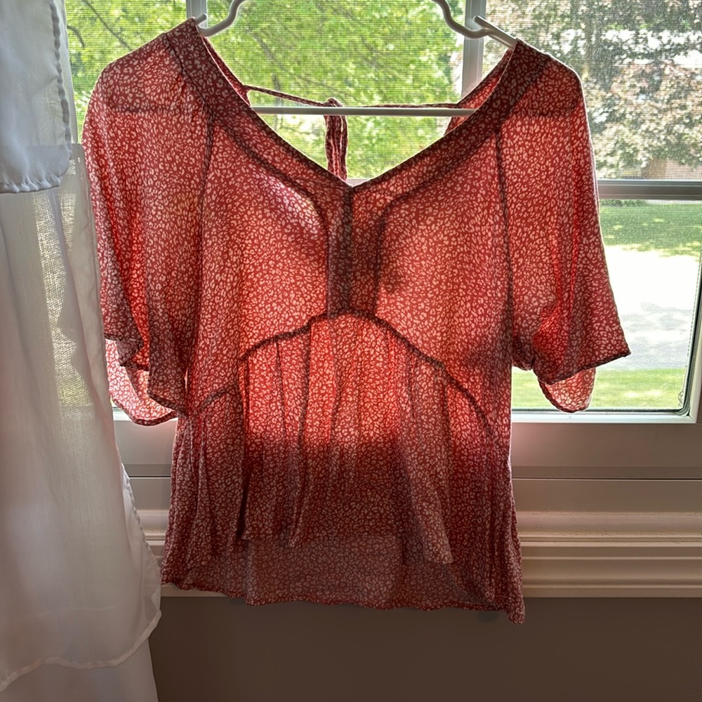 Urban Romantics SZ M Juniors Pink and White Cheetah Print Short Sleeve Blouse